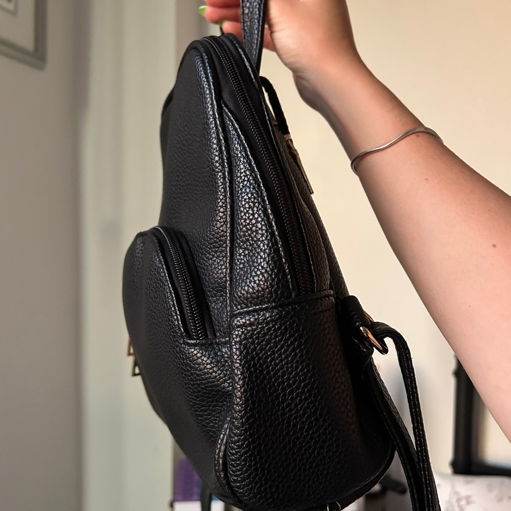 SOLD ❤️Small Backpack - Picture 2 of 3